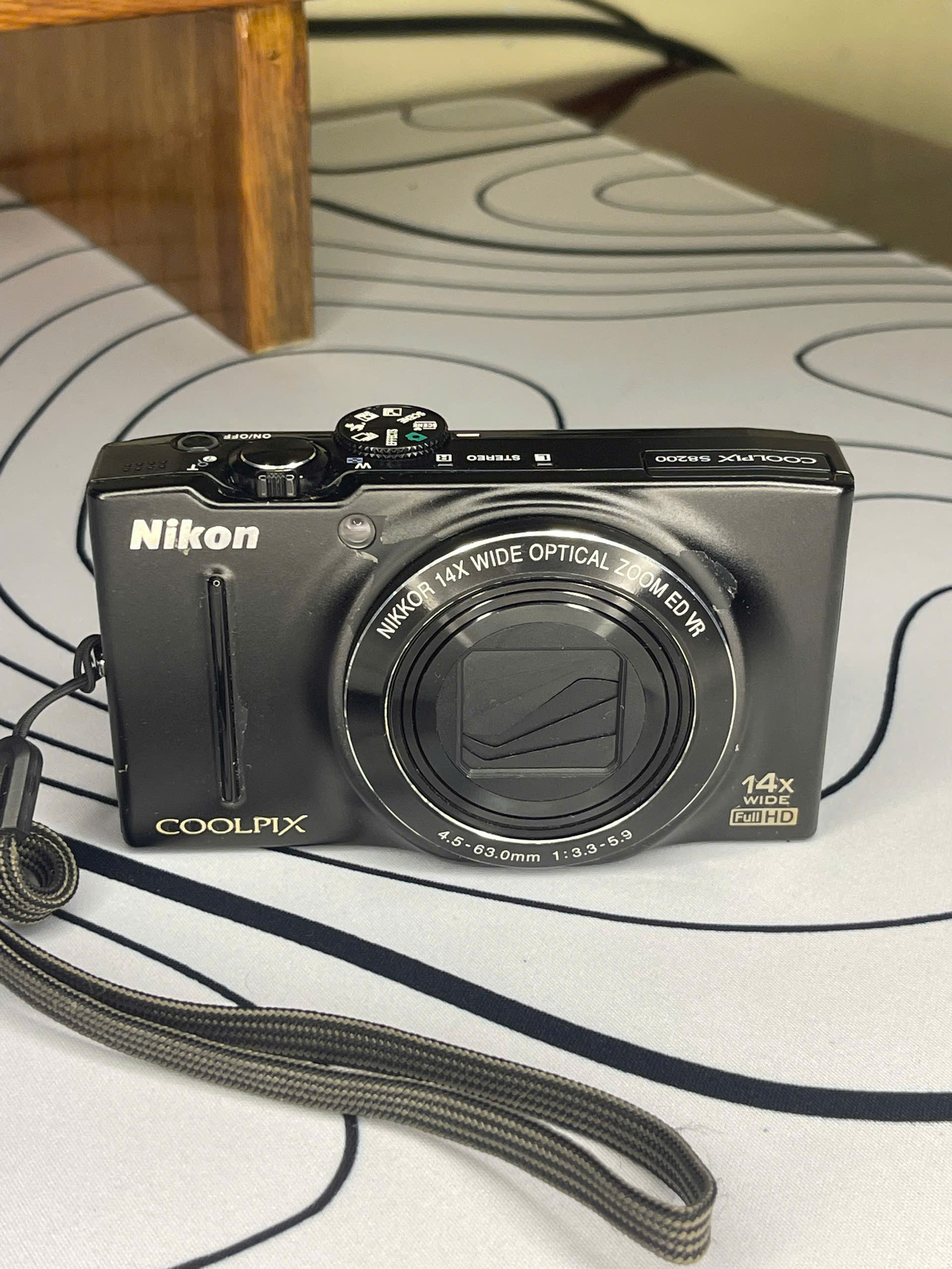 Nikon Coolpix S8200